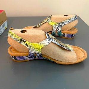 Comfortiva Sandals NWT